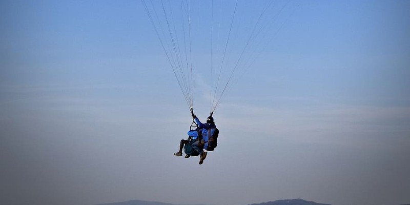 Breathing problems during skydiving.
